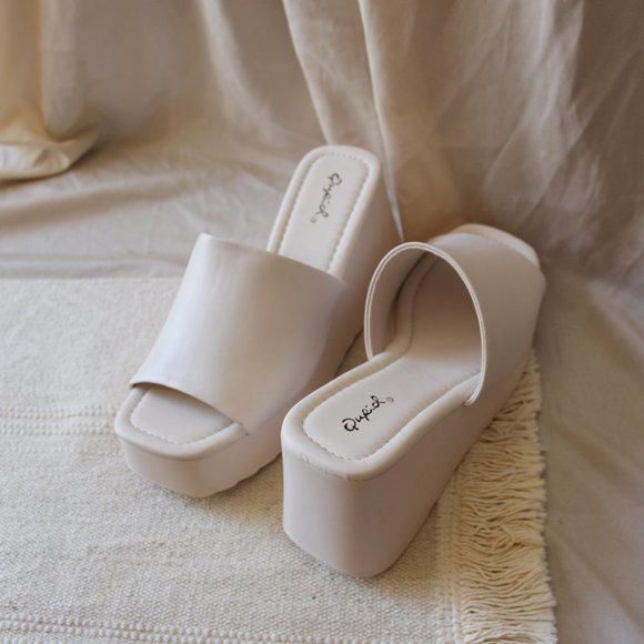 🆕️Influencer Edit Collection// Off White Platform Wedge Mule - Picture 2 of 10